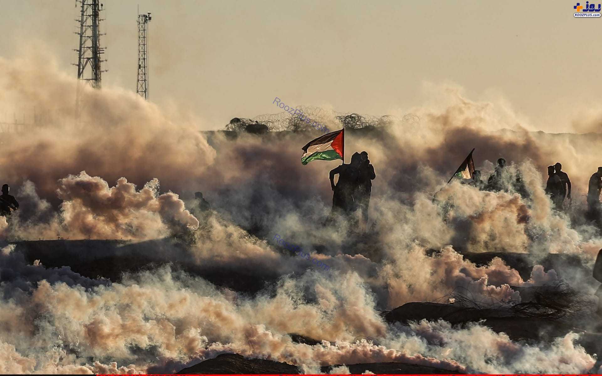 عکس/معترضان فلسطینی میان گازهای اشک آور صهیونیست‌ها