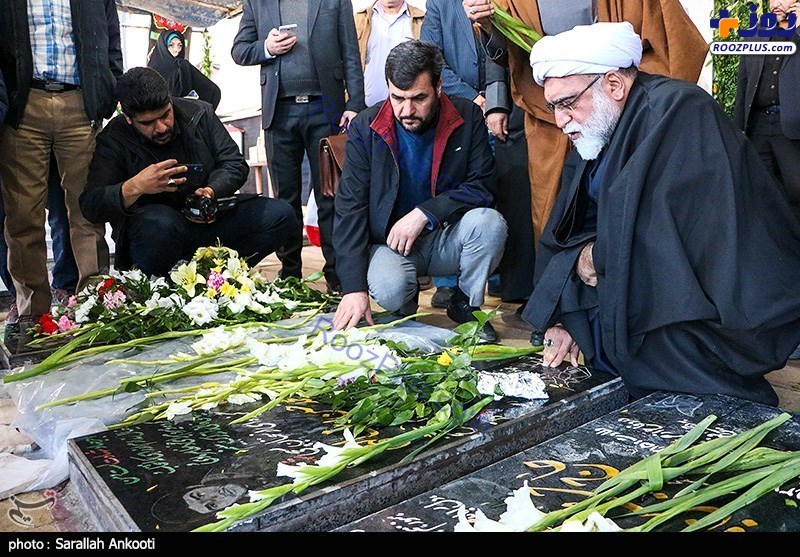 تولیت آستان قدس و وزیر اطلاعات بر‌ سر مزار شهید سپهبد سلیمانی +عکس