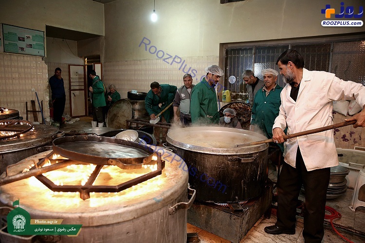 پخت و توزیع روزانه غذای گرم بین سیل زدگان سیستان و بلوچستان +عکس