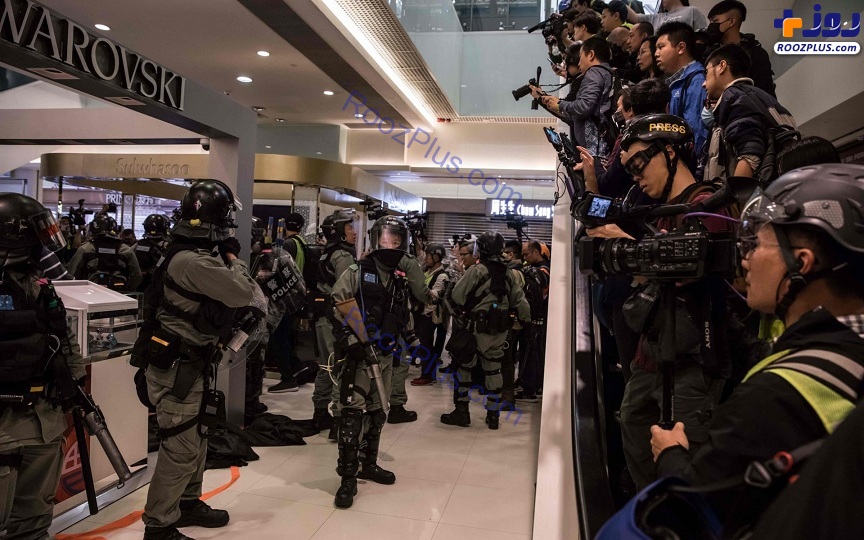 عکس/تجمع پلیس ضد شورش در مرکز خرید هنگ کنگ