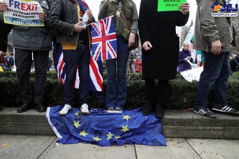 لگد مال کردن پرچم اتحادیه اروپا