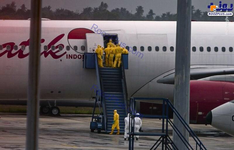 استقبال فرودگاه اندونزی از مسافران با سم‌پاشی/تصاویر