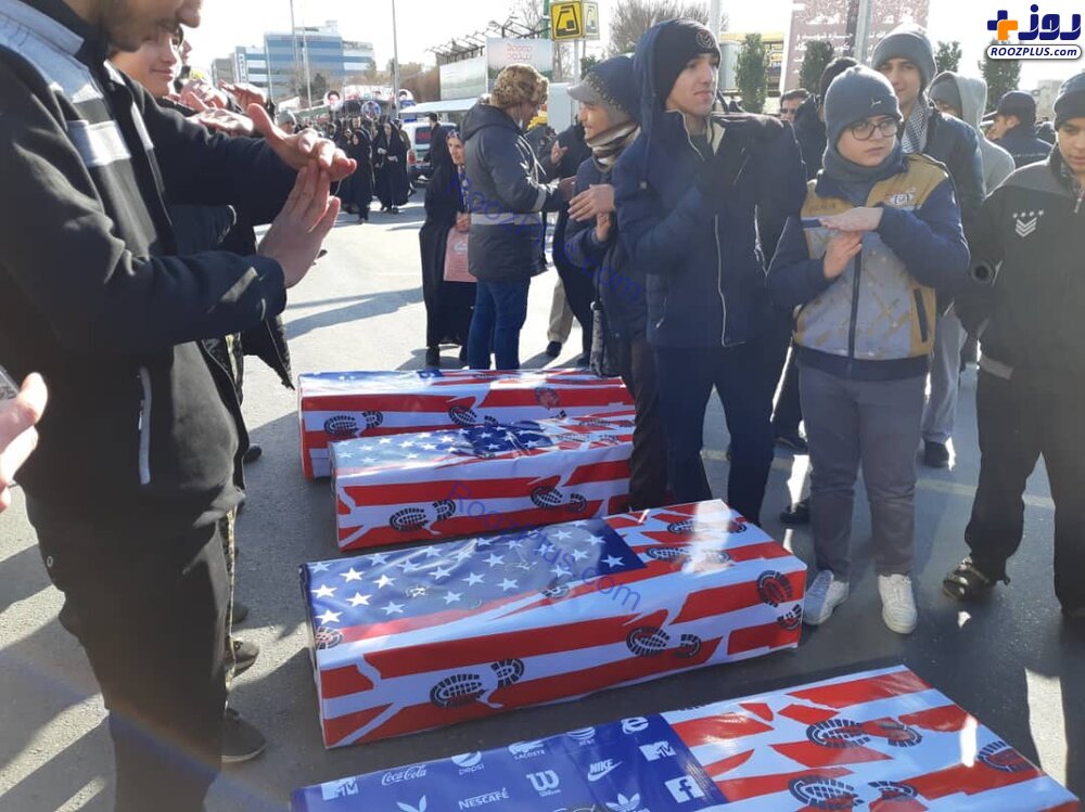 تابوت سربازان آمریکایی روی دست راهپیمایان پایتخت/ اهتزار پرچم «حکومت مهدی»
