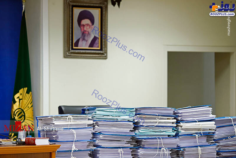 عکس/ حجم پرونده‌های روح‌الله زم در دادگاه