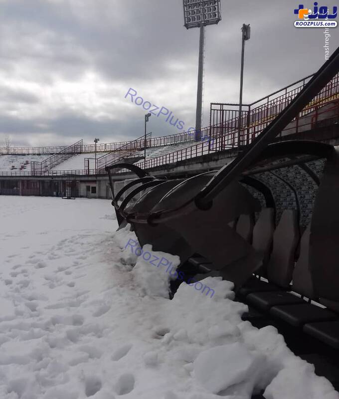 وضعیت اسفبار ورزشگاه رشت پس‌ از بارش برف+عکس