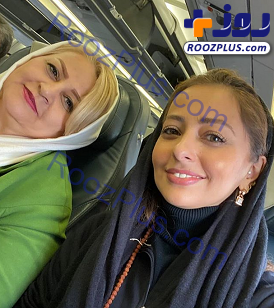 عکس/نفیسه روشن و مادرش در هواپیما