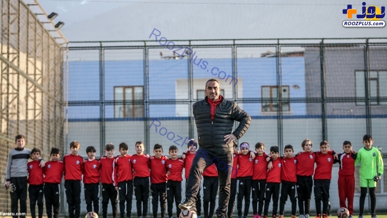 آموزش فوتبال توسط سرمربی یک دست+تصاویر