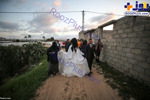 مراسم عروسی بر روی ویرانه های خانه های غزه/عکس