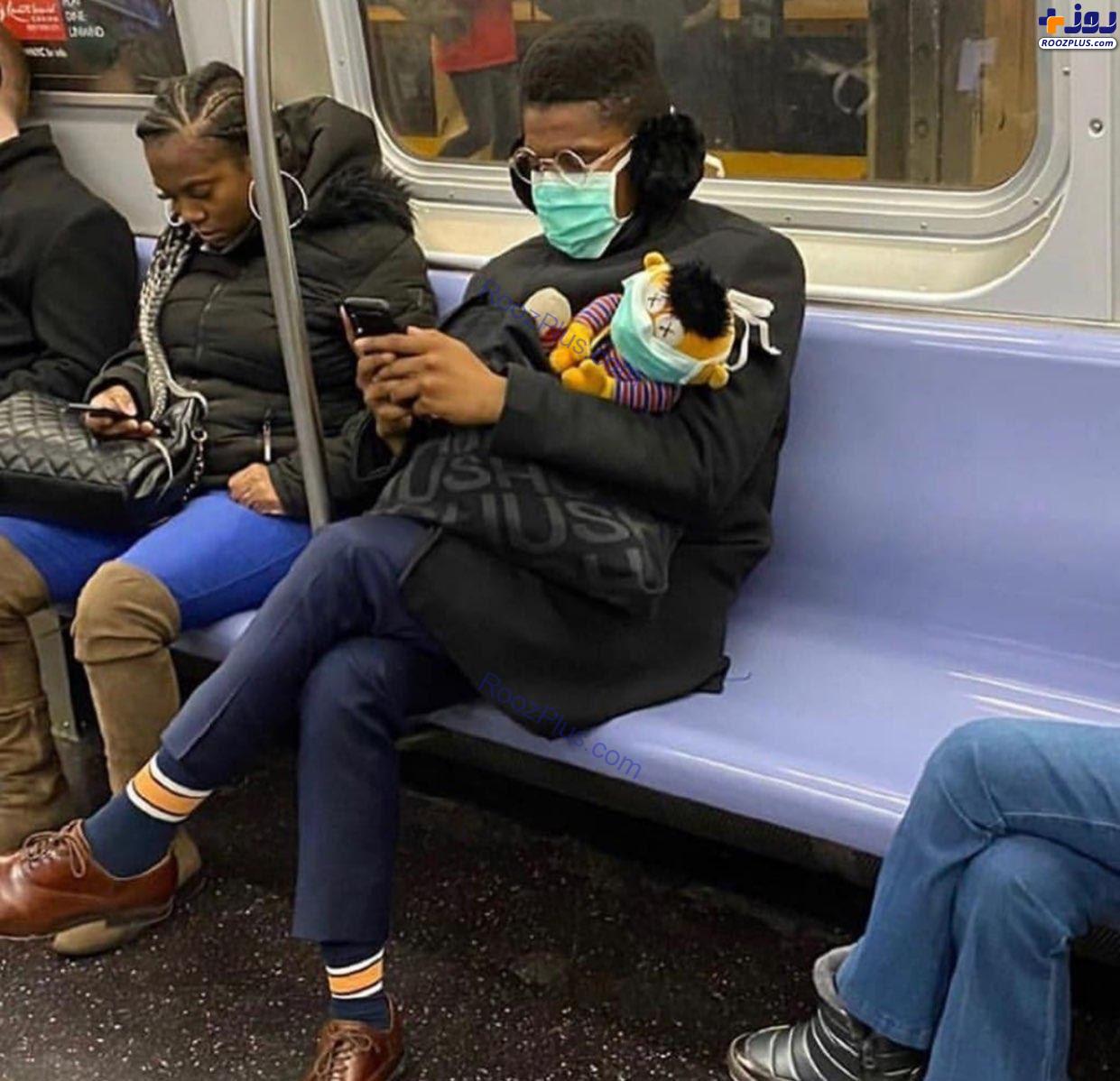 حرکت عجیب مسافر متروی نیویورک! +عكس