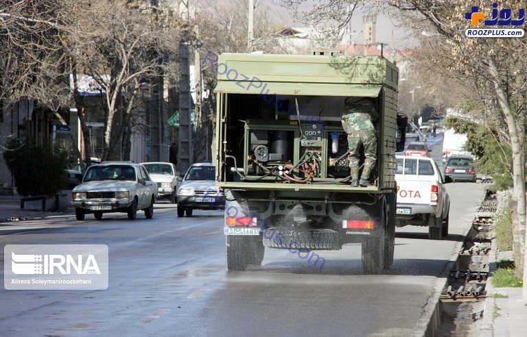 ضد عفونی خیابان های بروجرد توسط گروه 24 بعثت سپاه + تصاویر
