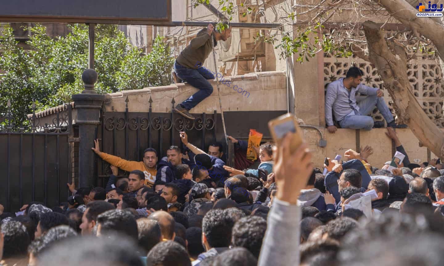 تجمع برای آزمایش کرونا مقابل وزارت بهداشت مصر +عکس