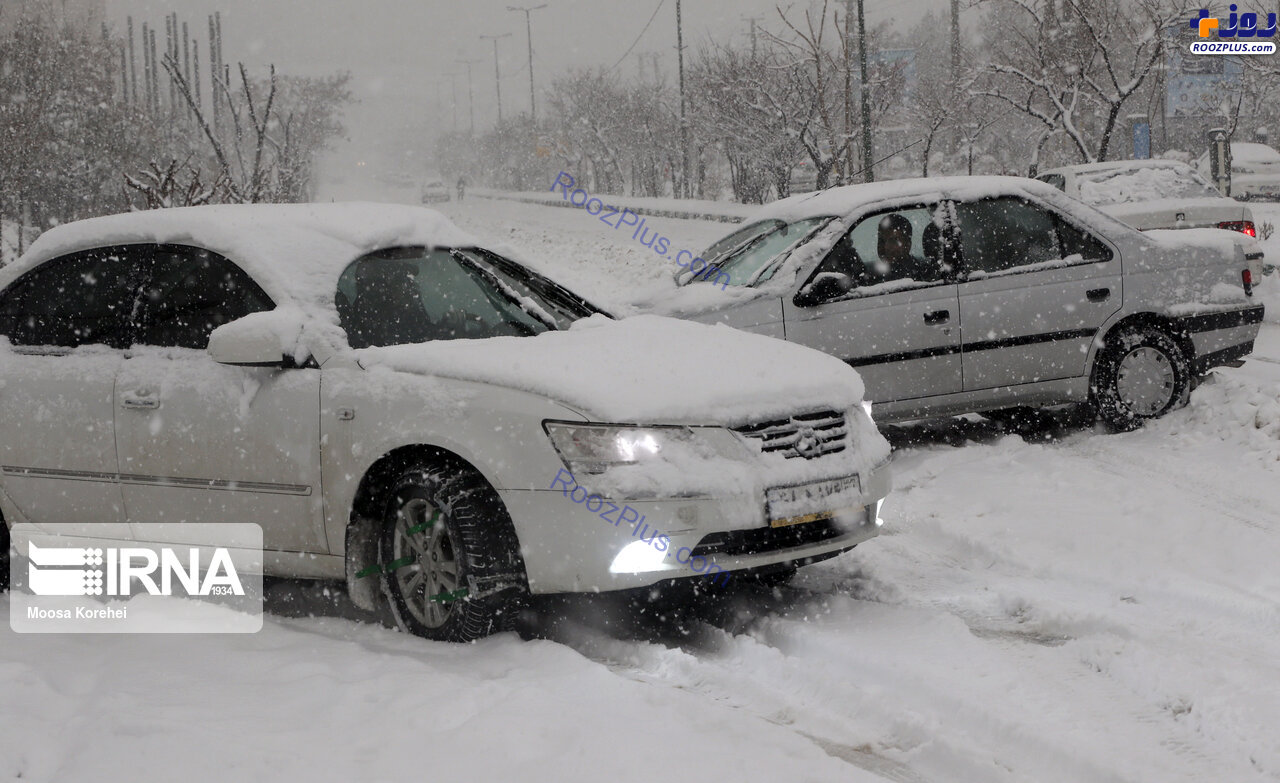 بارش برف و مشکل تردد خودروها در کرج +عکس