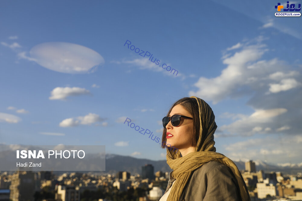 فرشته حسینی و آسمان پاک و آبی تهران +عکس