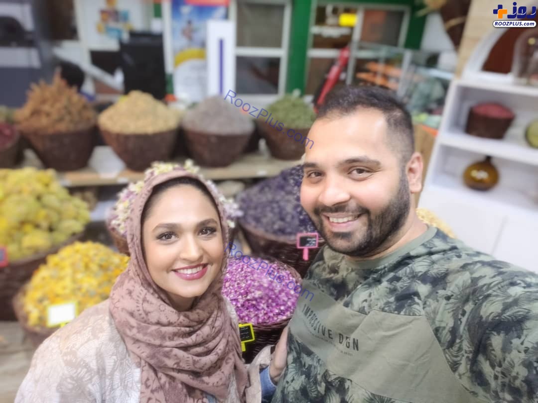 خانم مجری و همسرش این‌بار در عطاری +عکس