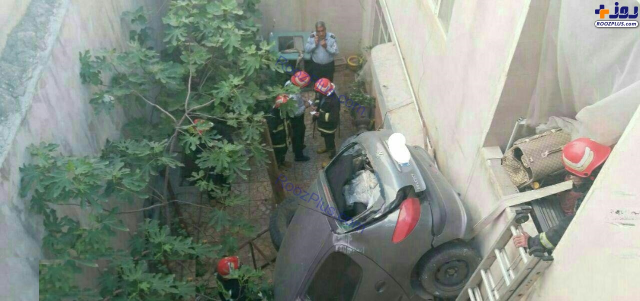 سقوط یک خودرو به حیاط خانه در کرمانشاه! +عکس