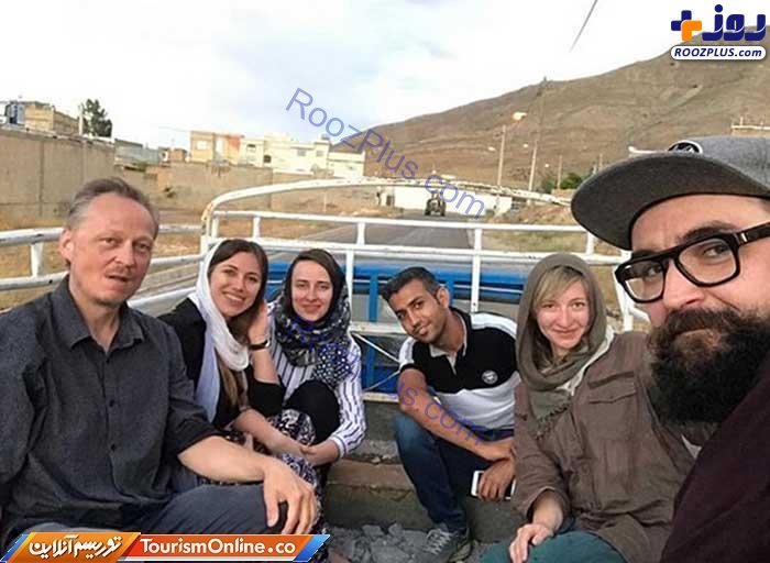 توریست‌های زن اروپایی سوار بر نیسان در حوالی شیراز! +عکس