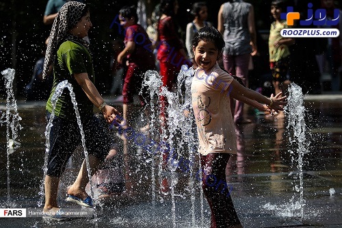 آب‌بازی تابستانی در حاشیه پل مارنان اصفهان +عکس