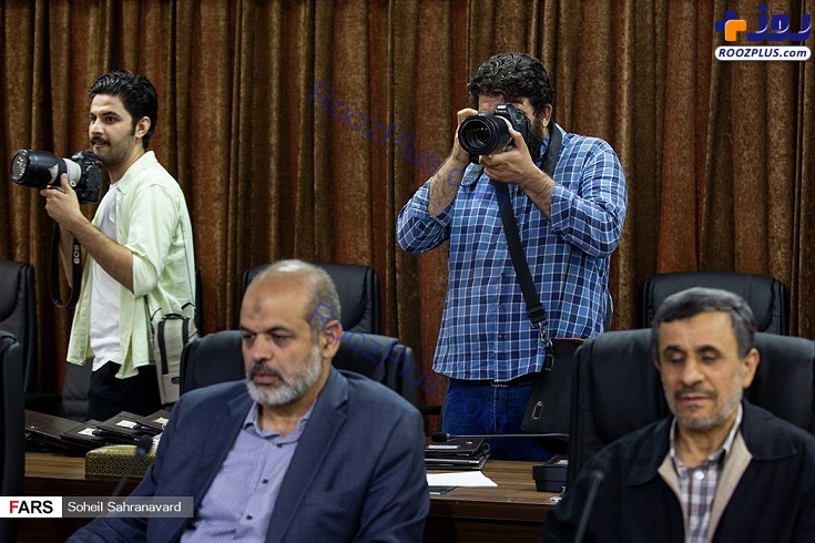 عکس/ حواشی جدید احمدی نژاد در جلسه مجمع تشخیص مصلحت!