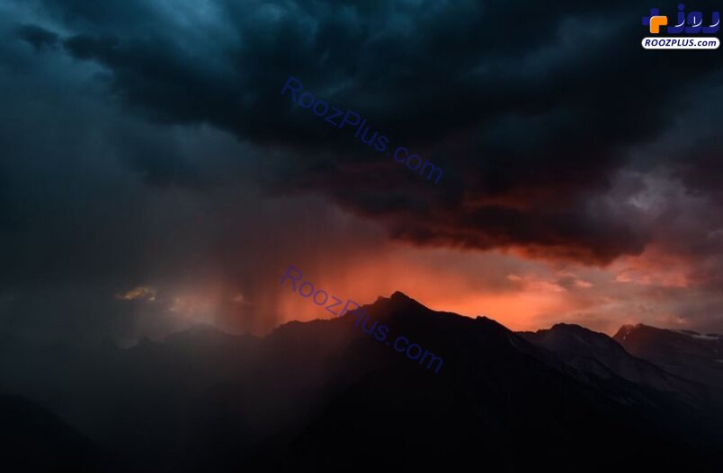 عکس روز نشنال جئوگرافیک؛ غروب طوفانی خورشید در کوه‌های آلپ +عکس