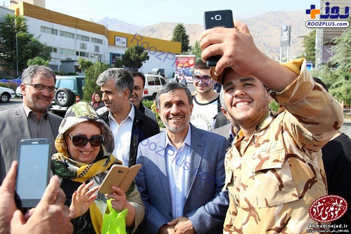 محمود احمدی‌نژاد در بیست و هشتمین نمایشگاه صنایع دستی +عکس