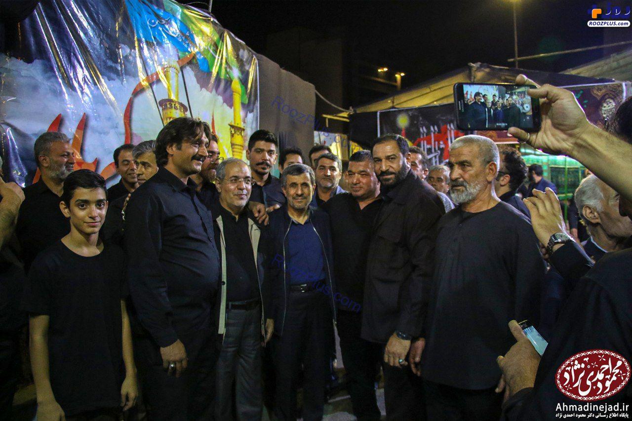 محمود احمدی نژاد در مراسم عزاداری حسینی (ع) + عکس