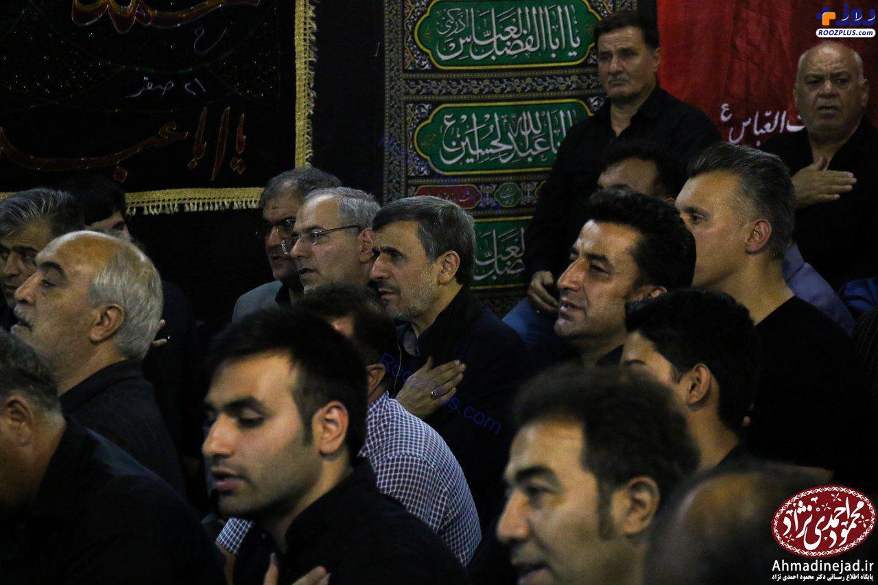 محمود احمدی نژاد در مراسم عزاداری حسینی (ع) + عکس