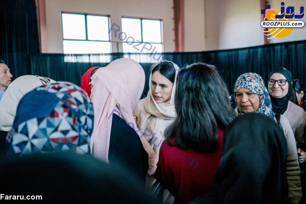 محجبه شدن نخست‌وزیر نیوزیلند در جمع زنان مسلمان/عکس