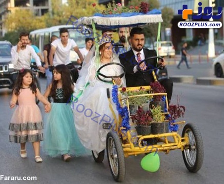 ماشین عروس عجی یک زن و شوهر در خیابان+تصاویر
