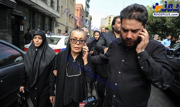 حال همسر داریوش اسدزاده در مراسم تشییع +عکس
