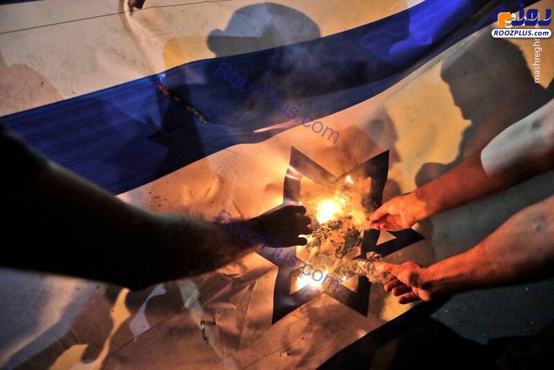 آتش زدن پرچم اسرائیل توسط معترضان لبنان +عکس