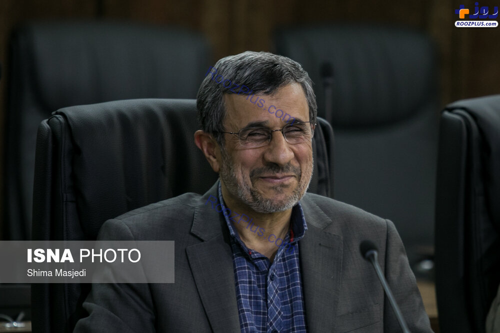 خنده های احمدی نژاد در جلسه تشخیص مصلحت نظام +عکس