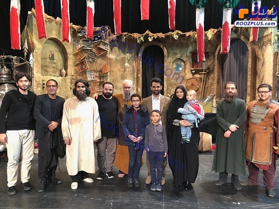 تئاتر دیدن آذری جهرمی با همسر و فرزندانش+عکس