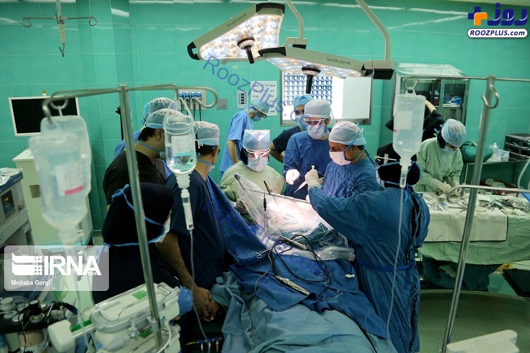 عکس/ نخستین عمل جراحی مغز در بیداری ایران