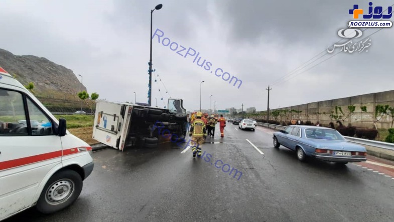 واژگونی کامیونت در بزرگراه امام علی (ع) +عکس
