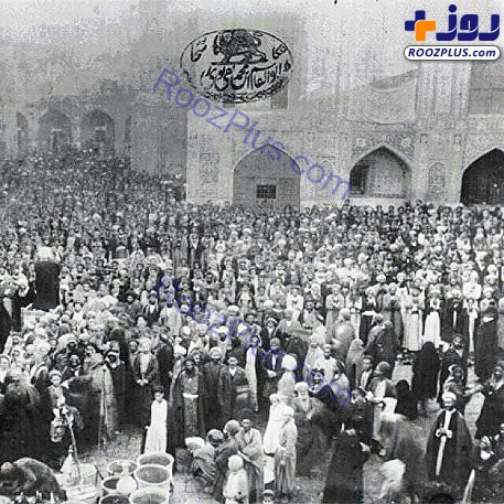 نماز جماعت در حرم امام حسین ۱۰۰ سال پیش/عکس
