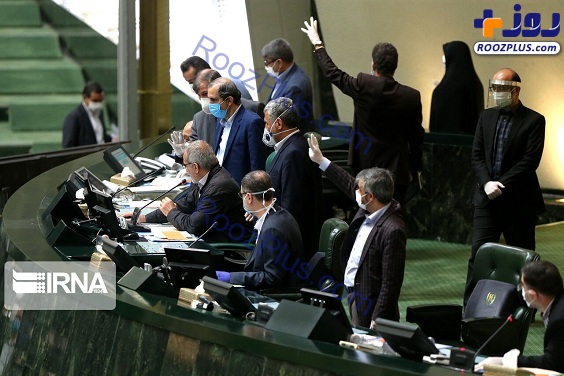 نمایندگان مجلس با ماسک و دستکش در صحن علنی/عکس