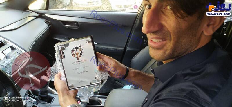 عکس/تندیس نقره ای دومین بازیکن سال آسیا در دستان بیرانوند