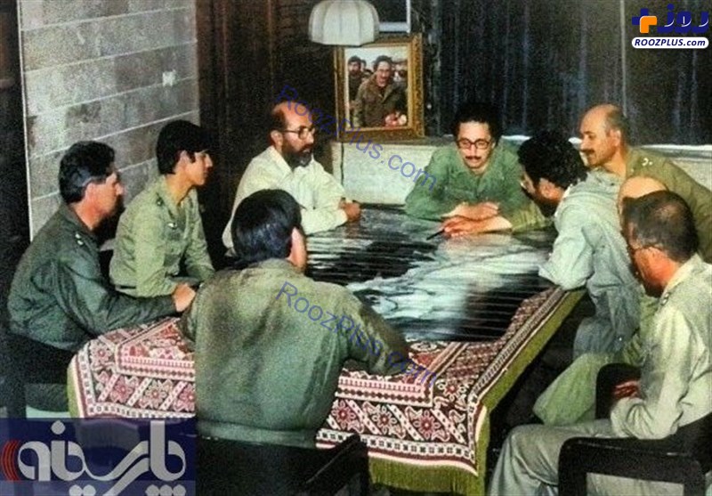 بنی صدر و شهید چمران در جلسه اتاق جنگ +عکس