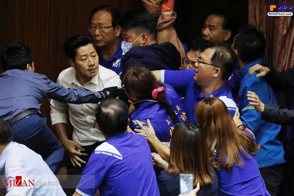 کتک کاری در پارلمان تایوان +عکس