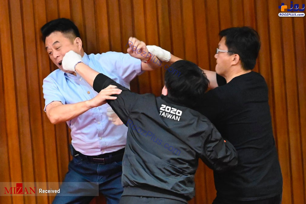 کتک کاری در پارلمان تایوان +عکس