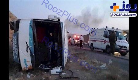واژگونی اتوبوس در جاده تهران-مشهد/اعزام ۱۱ آمبولانس به محل حادثه +عکس