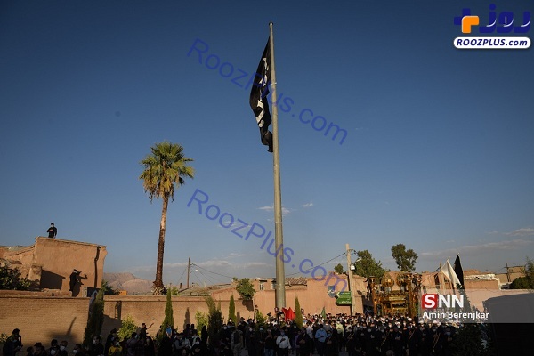 اهتزاز پرچم حضرت اباعبدالله الحسین(ع) در شیراز +عکس