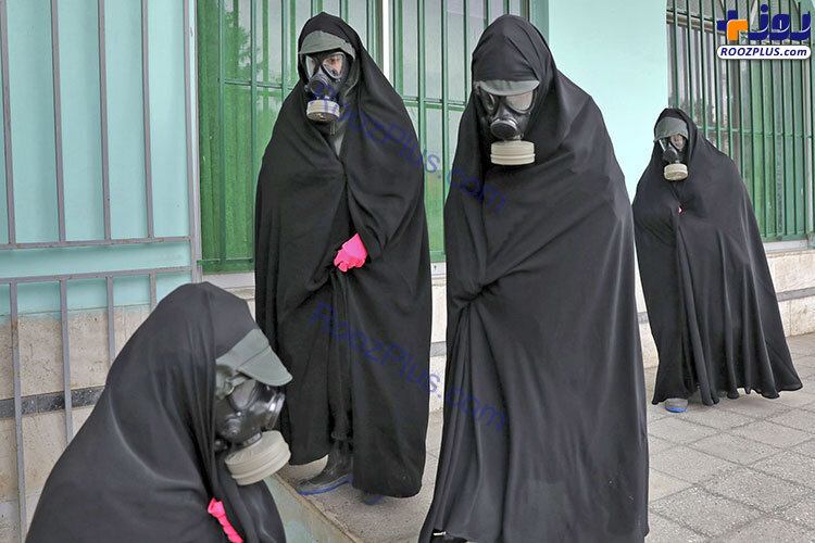 تدفین جنازه یک قربانی کرونا با ماسک شیمیایی