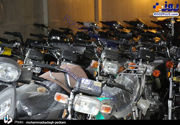 کشف انبار احتکار موتورسیکلت در تهران+عکس