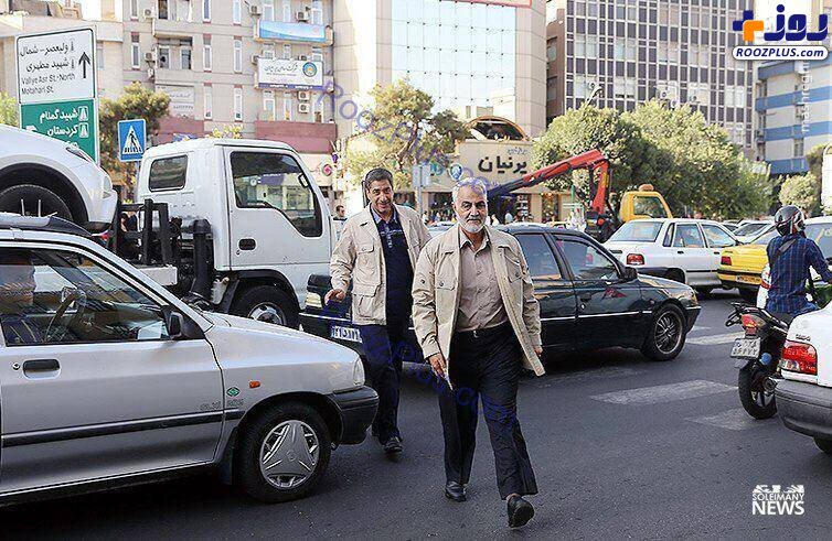 عکس/رفت و آمد بدون تشریفات سردار سلیمانی در خیابان های تهران