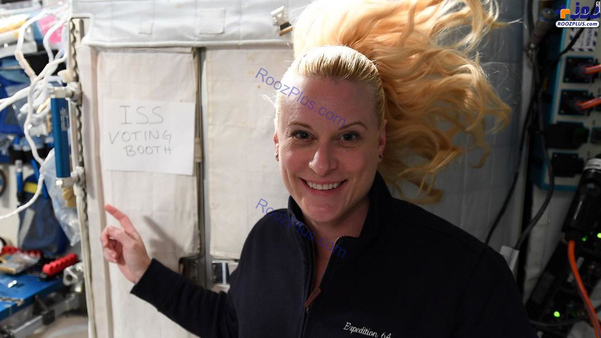 خانم فضانورد برای انتخابات آمریکا از فضا رأی داد/عکس