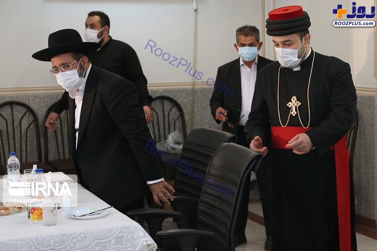 عکس/ لباس خاص اسقف اعظم کلیسای آشوری در نشست خبری