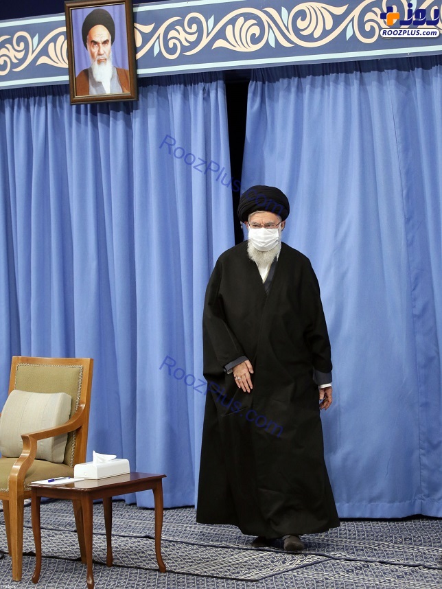 عکس/لحظه ورود رهبر انقلاب به حسینیه امام خمینی (ره)