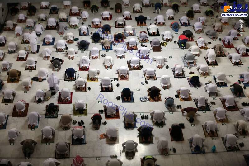 نماز جماعت در مکه با رعایت فاصله اجتماعی +عکس