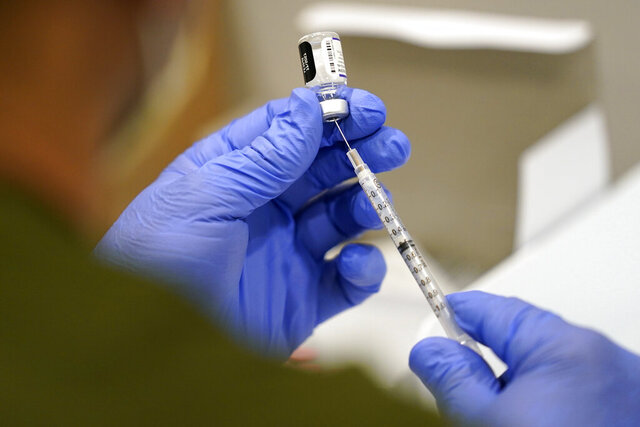چه افرادی باید قبل از تزریق واکسن به پزشک مراجعه کنند؟
